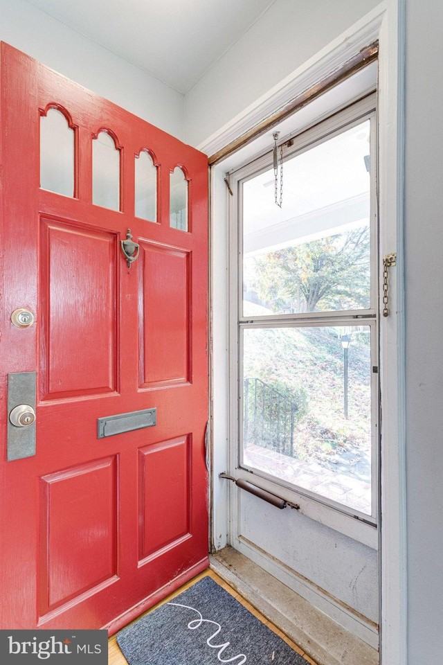2723 S Buchanan St - Photo 5 of 50