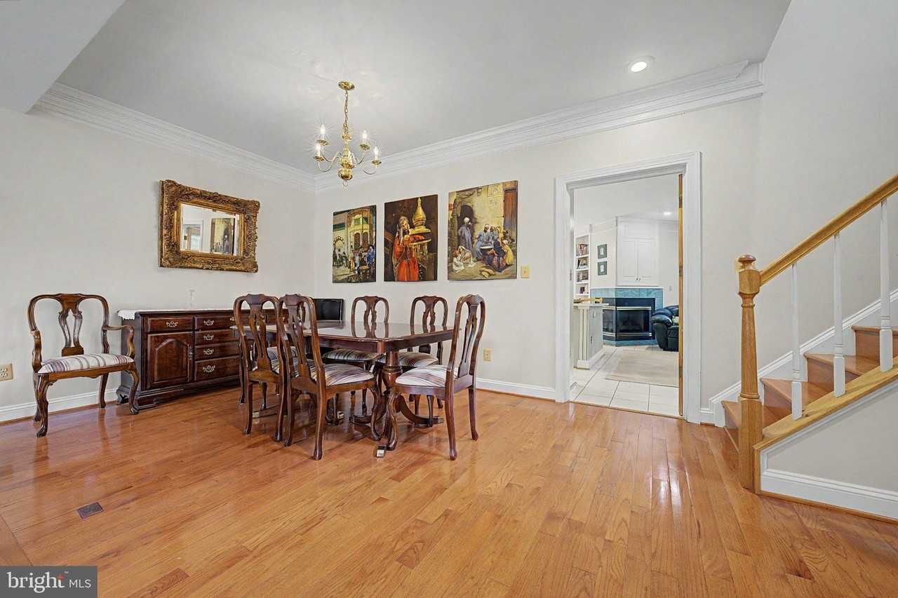 9400 Regency Crest Dr - Photo 7 of 37