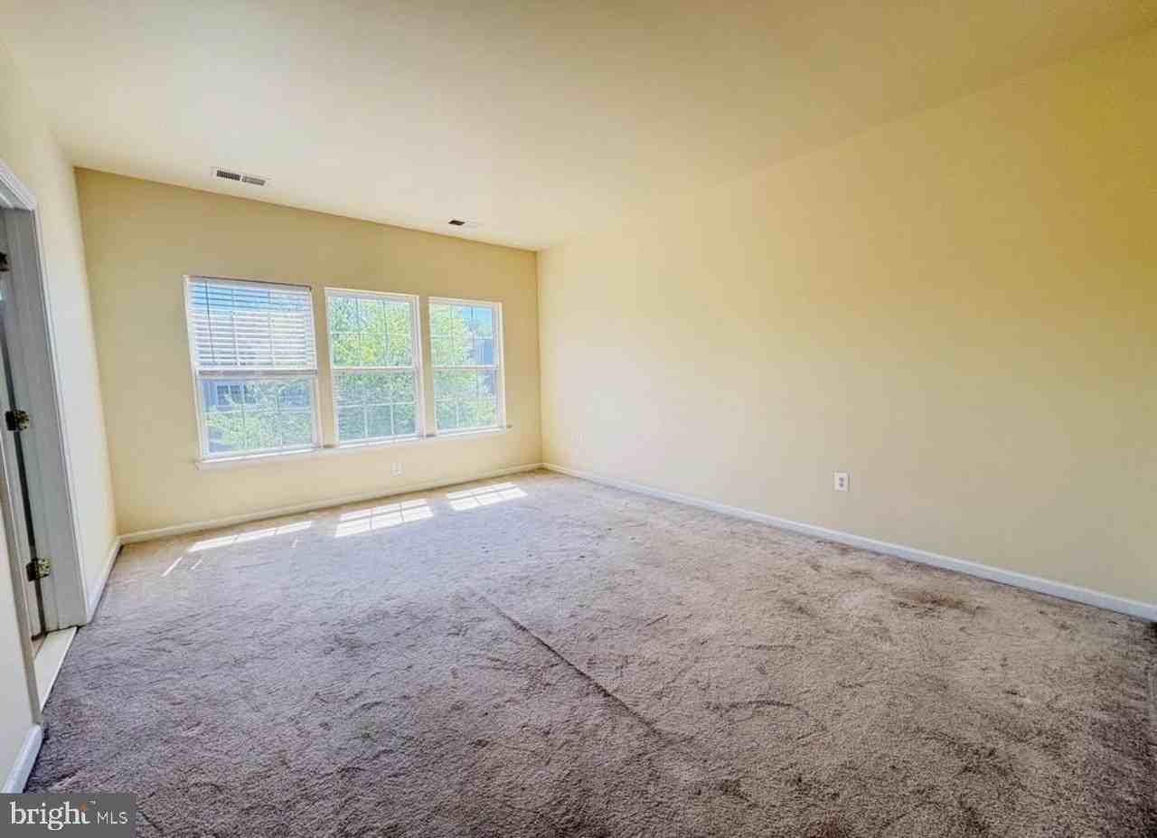 4665 Carisbrooke Ln - Photo 5 of 11