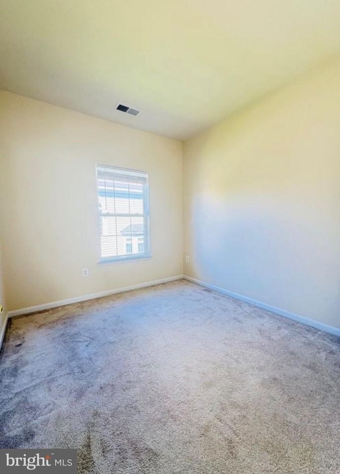 4665 Carisbrooke Ln - Photo 7 of 11