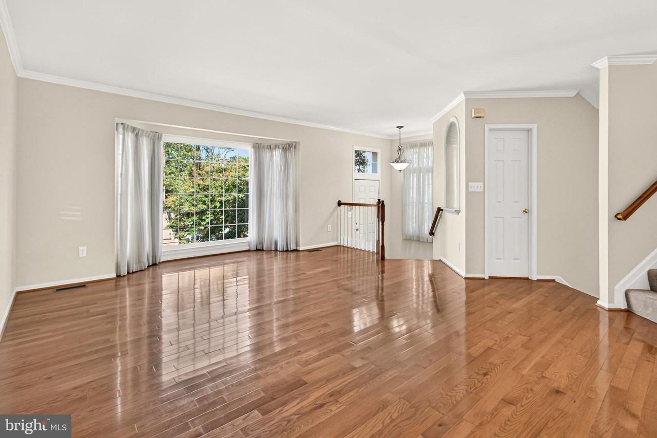 6251 Harbin Dr - Photo 6 of 50
