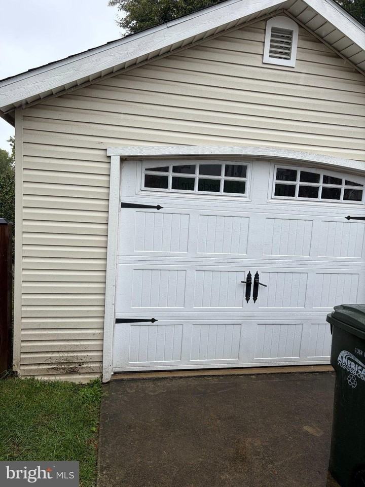 411 S 11th St - Photo 3 of 37