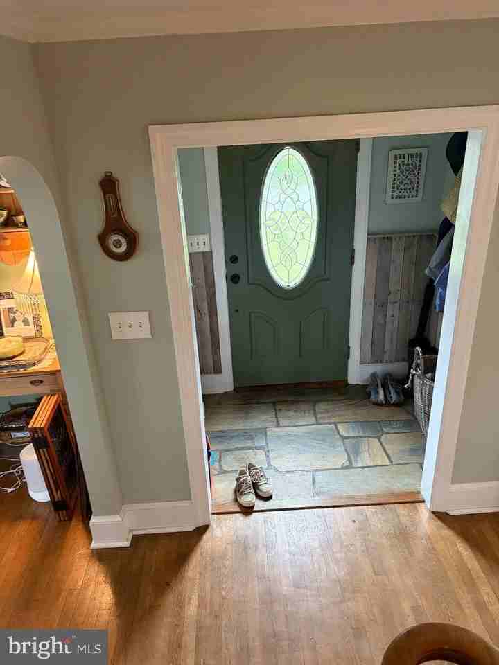 411 S 11th St - Photo 5 of 37
