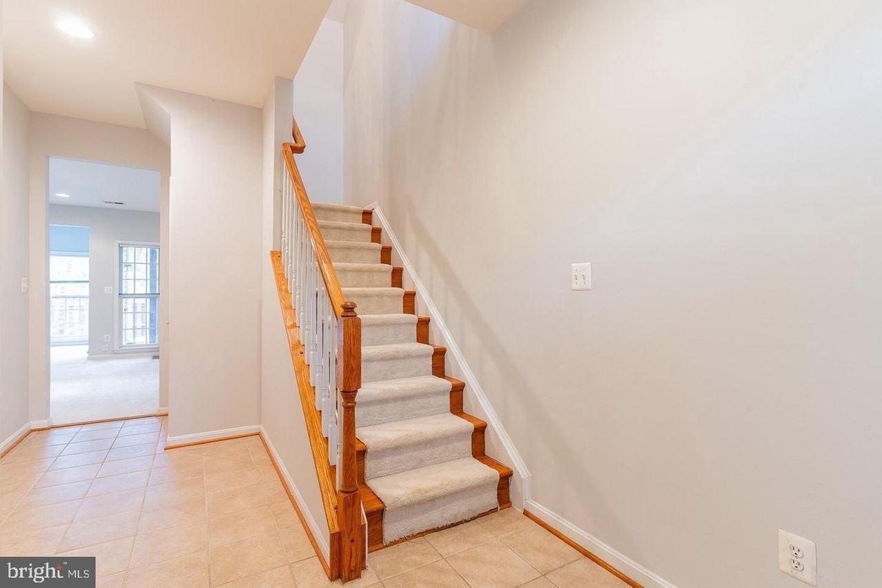 21927 Windy Oaks Sq - Photo 5 of 49