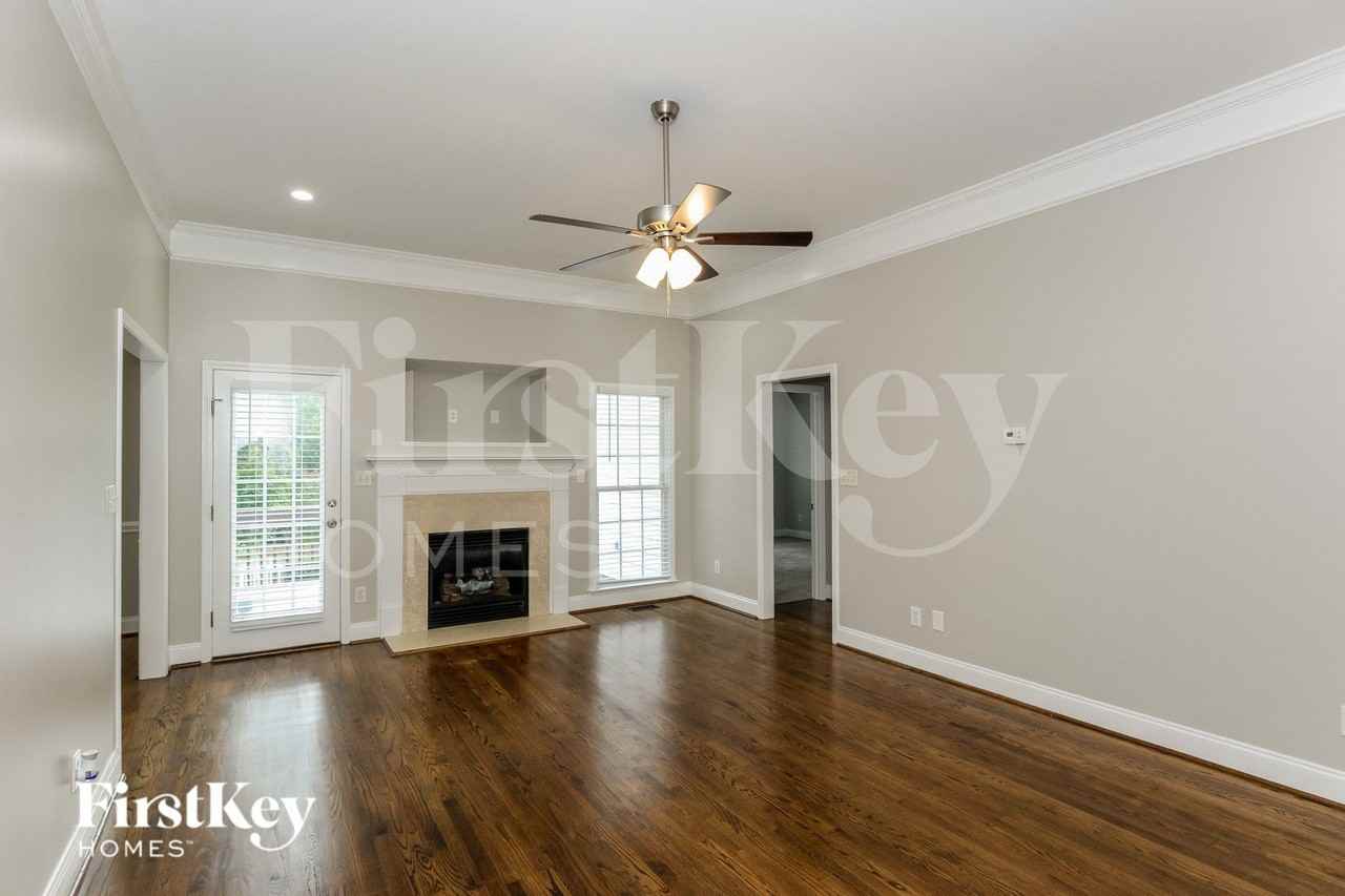 209 Bennington Dr - Photo 5 of 15