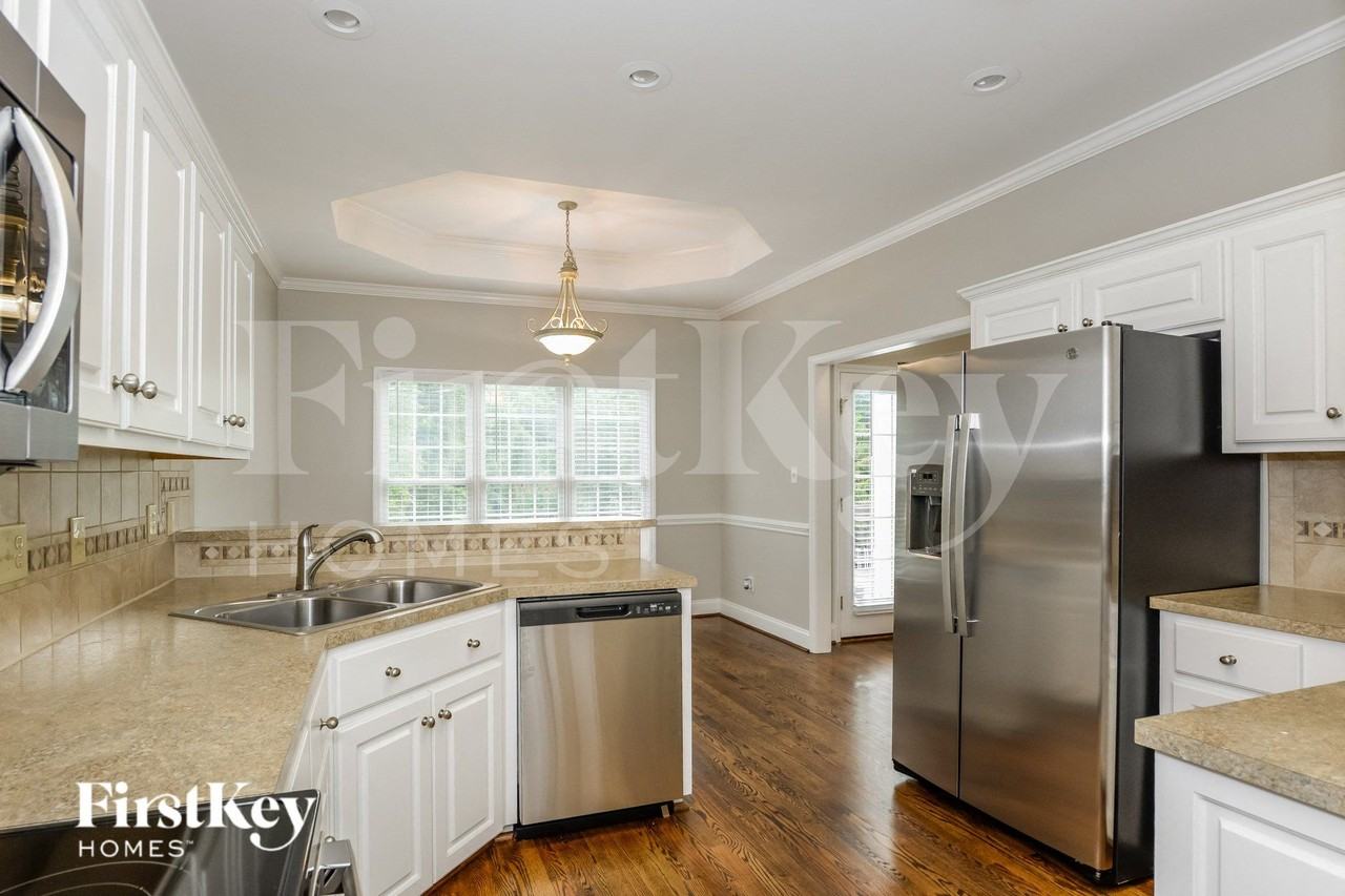 209 Bennington Dr - Photo 6 of 15