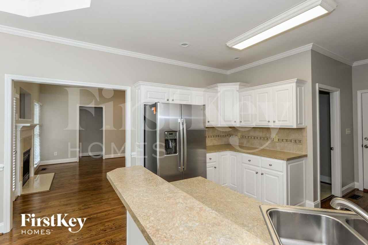 209 Bennington Dr - Photo 7 of 15