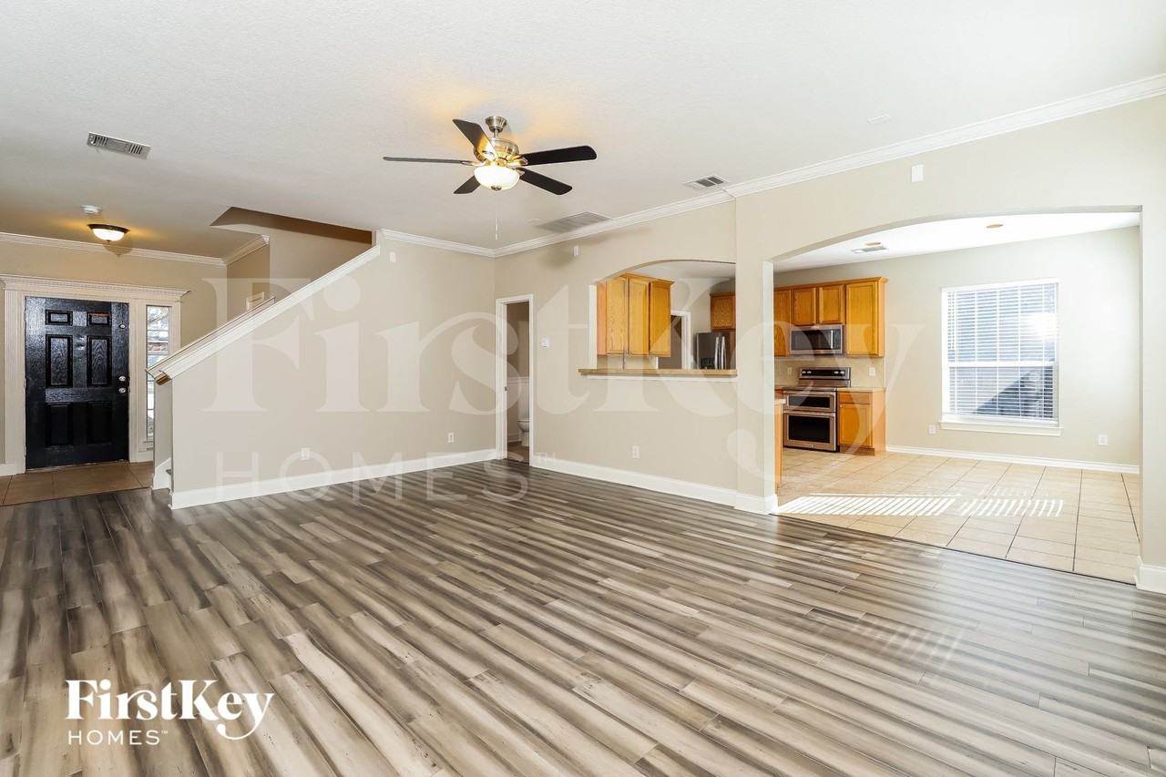 722 Sycamore Moon - Photo 4 of 15