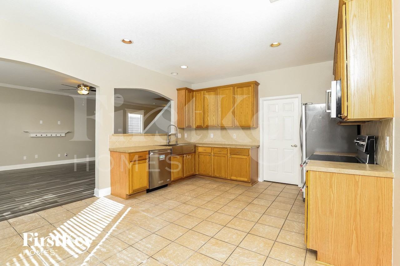 722 Sycamore Moon - Photo 5 of 15