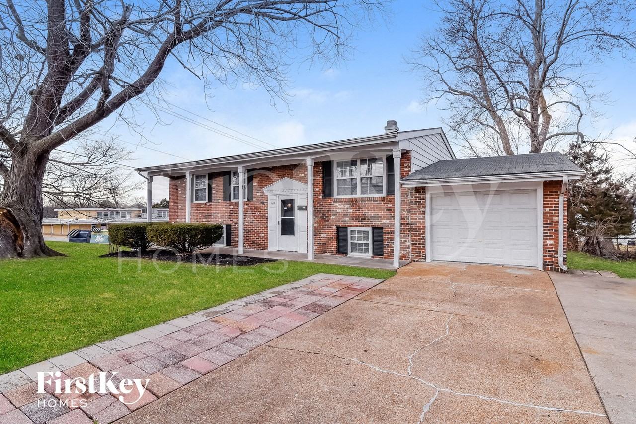1615 Derhake Rd - Photo 2 of 15