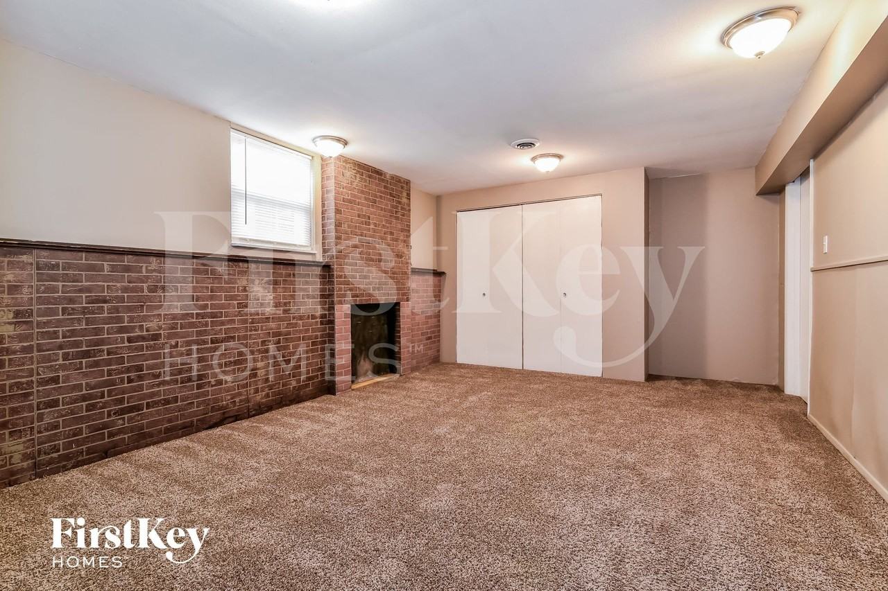 1615 Derhake Rd - Photo 3 of 15