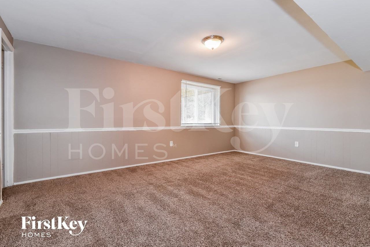 1615 Derhake Rd - Photo 4 of 15