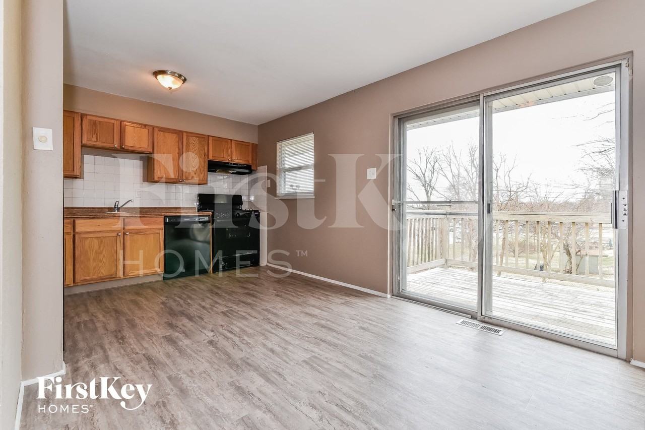1615 Derhake Rd - Photo 5 of 15