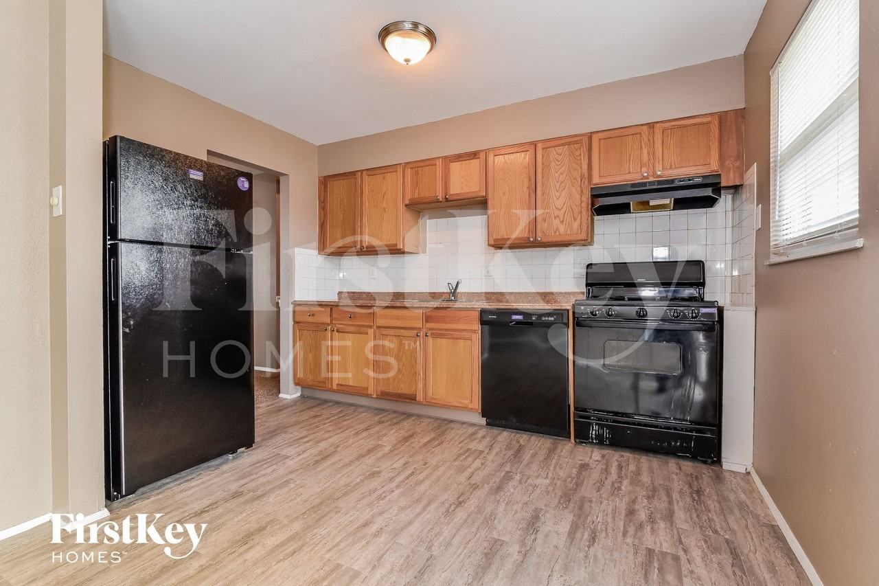 1615 Derhake Rd - Photo 6 of 15