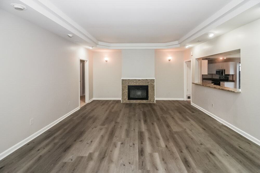 8268 Glenway Cv - Photo 3 of 16
