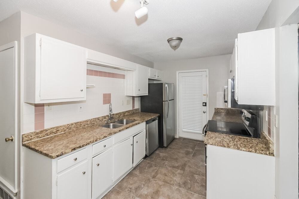 8268 Glenway Cv - Photo 7 of 16