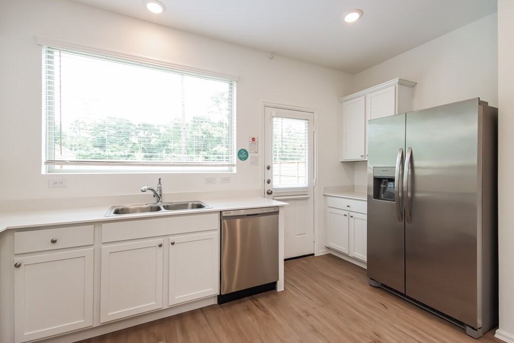 1918 Ballesteros St - Photo 6 of 17