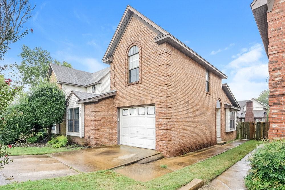 7790 Hickory Meadow Rd - Photo 4 of 17