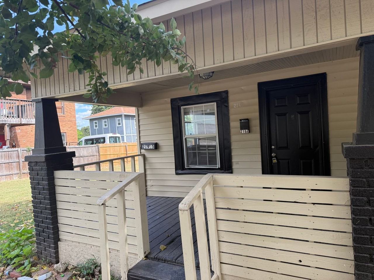 219 N Rosedale Ave - Photo 3 of 15