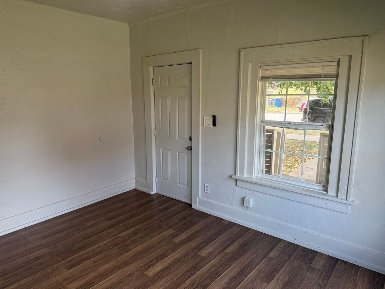 219 N Rosedale Ave - Photo 4 of 15