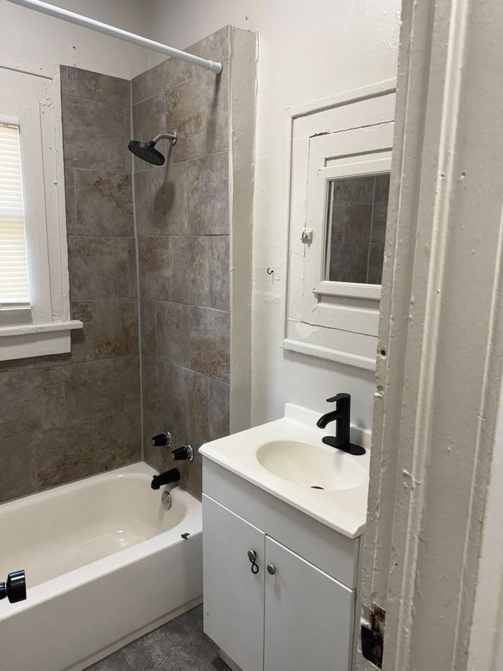 219 N Rosedale Ave - Photo 7 of 15
