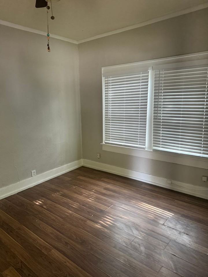 219 N Rosedale Ave - Photo 3 of 12