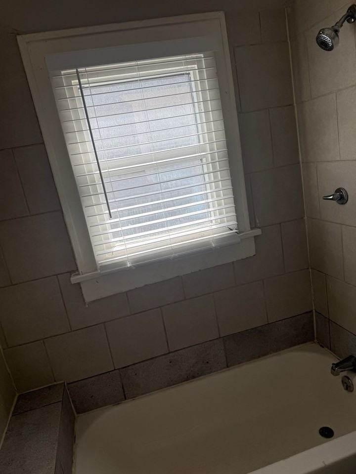 219 N Rosedale Ave - Photo 5 of 12