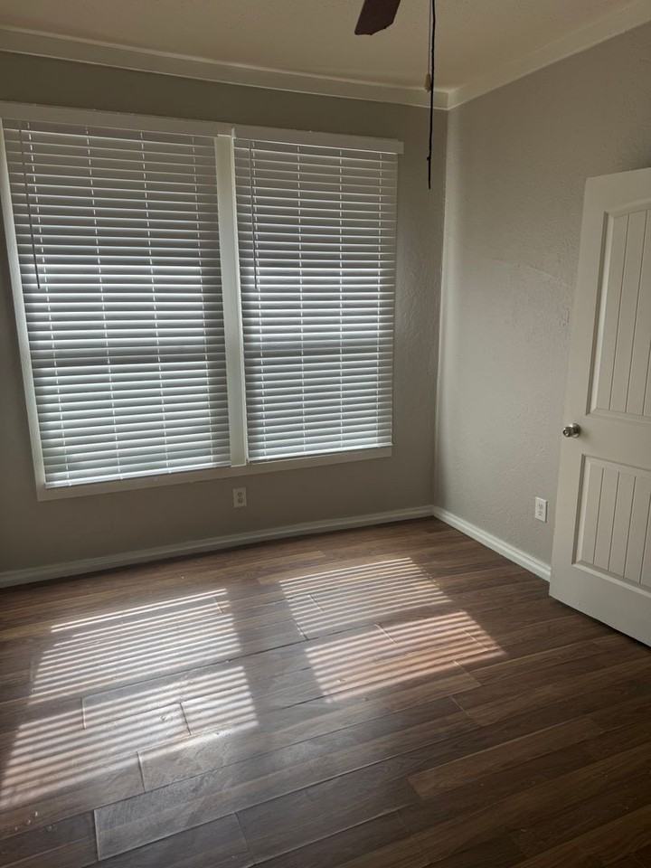 219 N Rosedale Ave - Photo 6 of 12