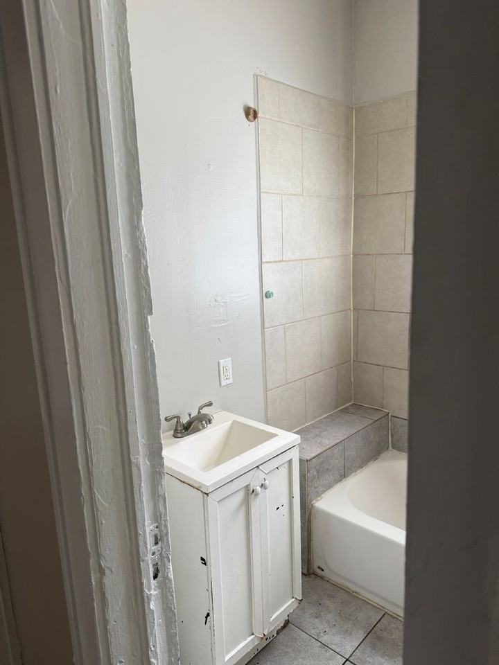 219 N Rosedale Ave - Photo 7 of 12