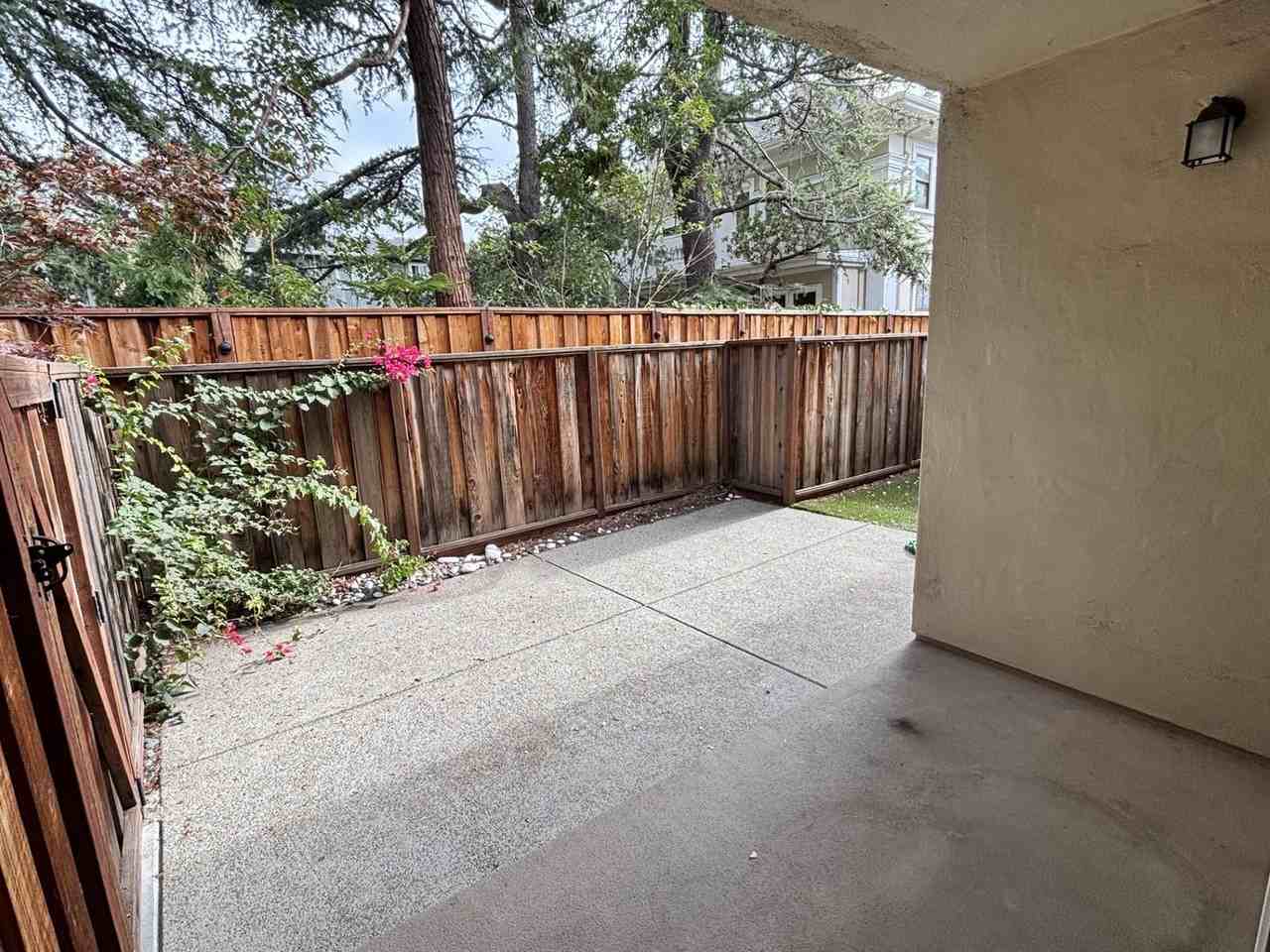 831 University Ave - Photo 5 of 17