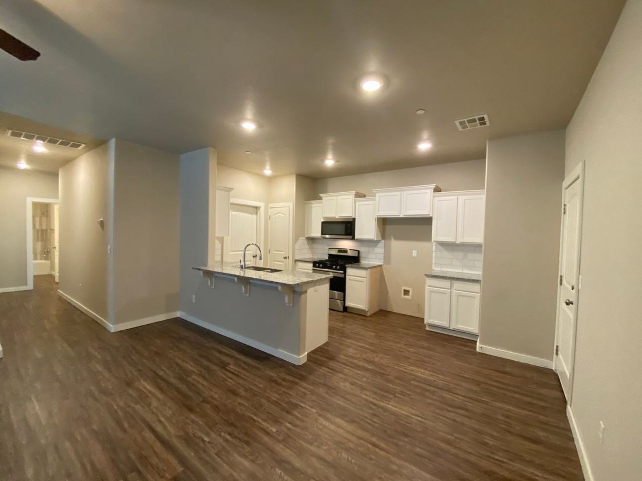 5203 Oakwood Villas Ct - Photo 5 of 18