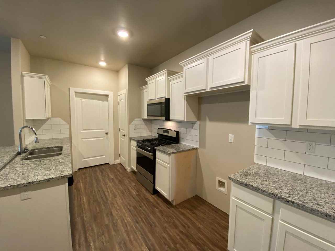 5203 Oakwood Villas Ct - Photo 6 of 18