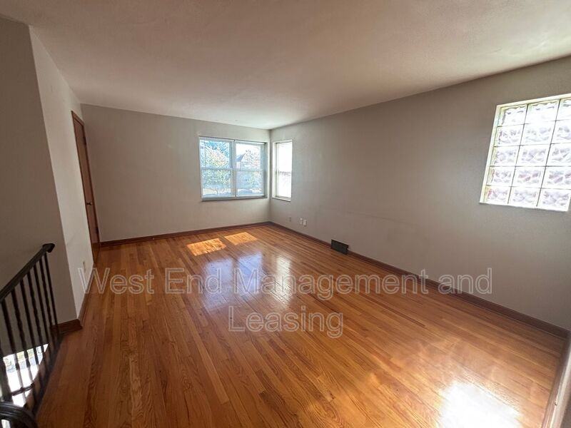 5311 Jamieson Ave #A - Photo 3 of 9