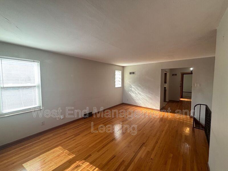 5311 Jamieson Ave #A - Photo 4 of 9
