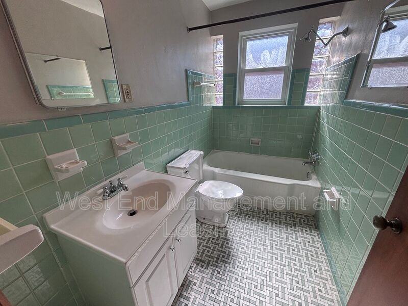 5311 Jamieson Ave #A - Photo 7 of 9