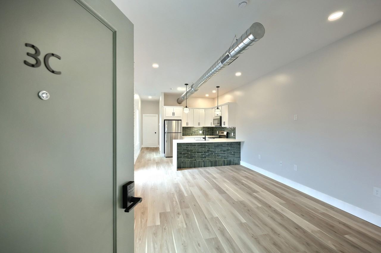 1111 N George St #3C - Photo 5 of 15