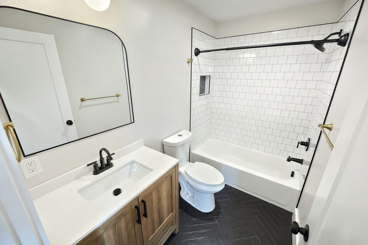 1111 N George St #3C - Photo 6 of 15