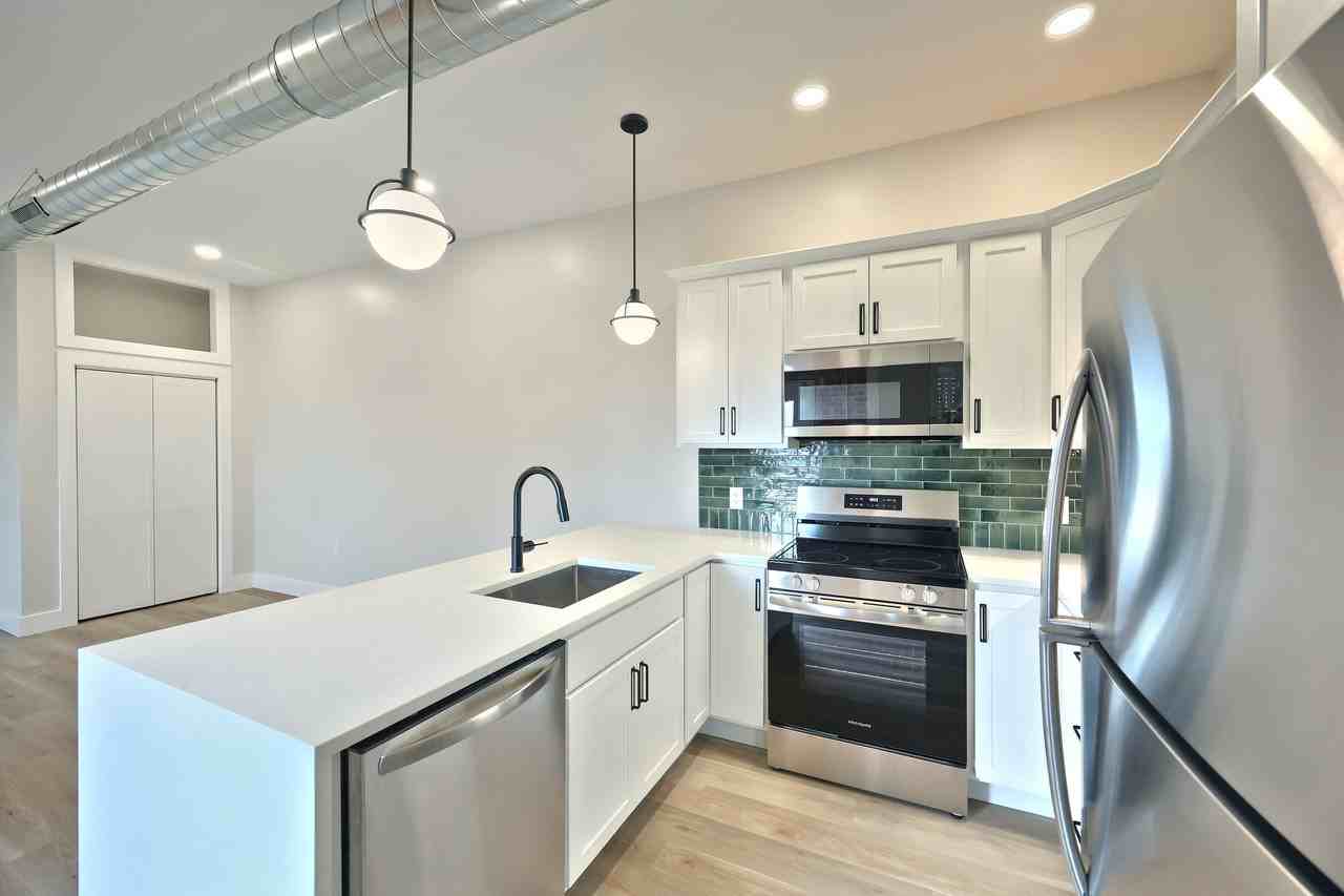1111 N George St #3B - Photo 6 of 15