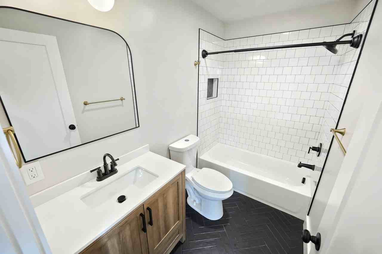 1111 N George St #3B - Photo 7 of 15
