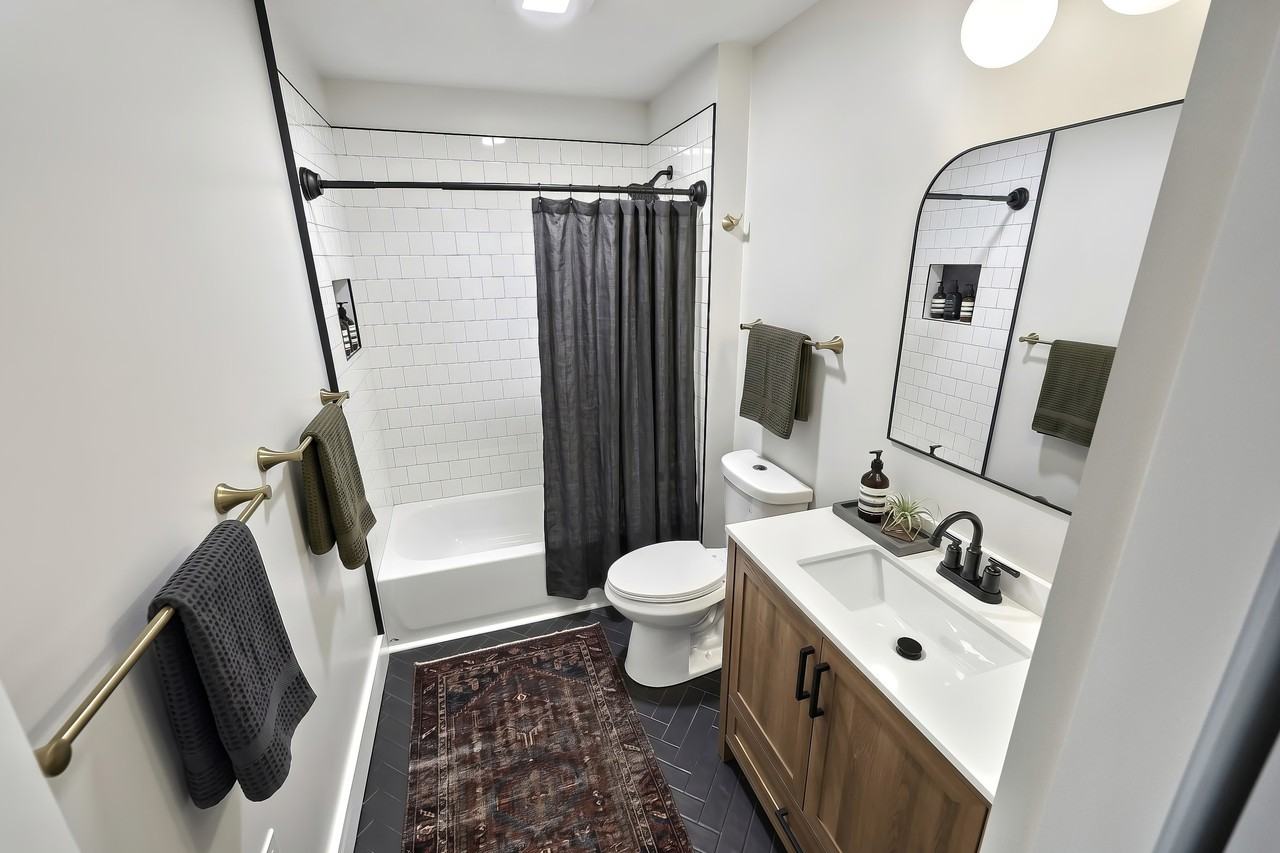 1111 N George St #3A - Photo 3 of 24
