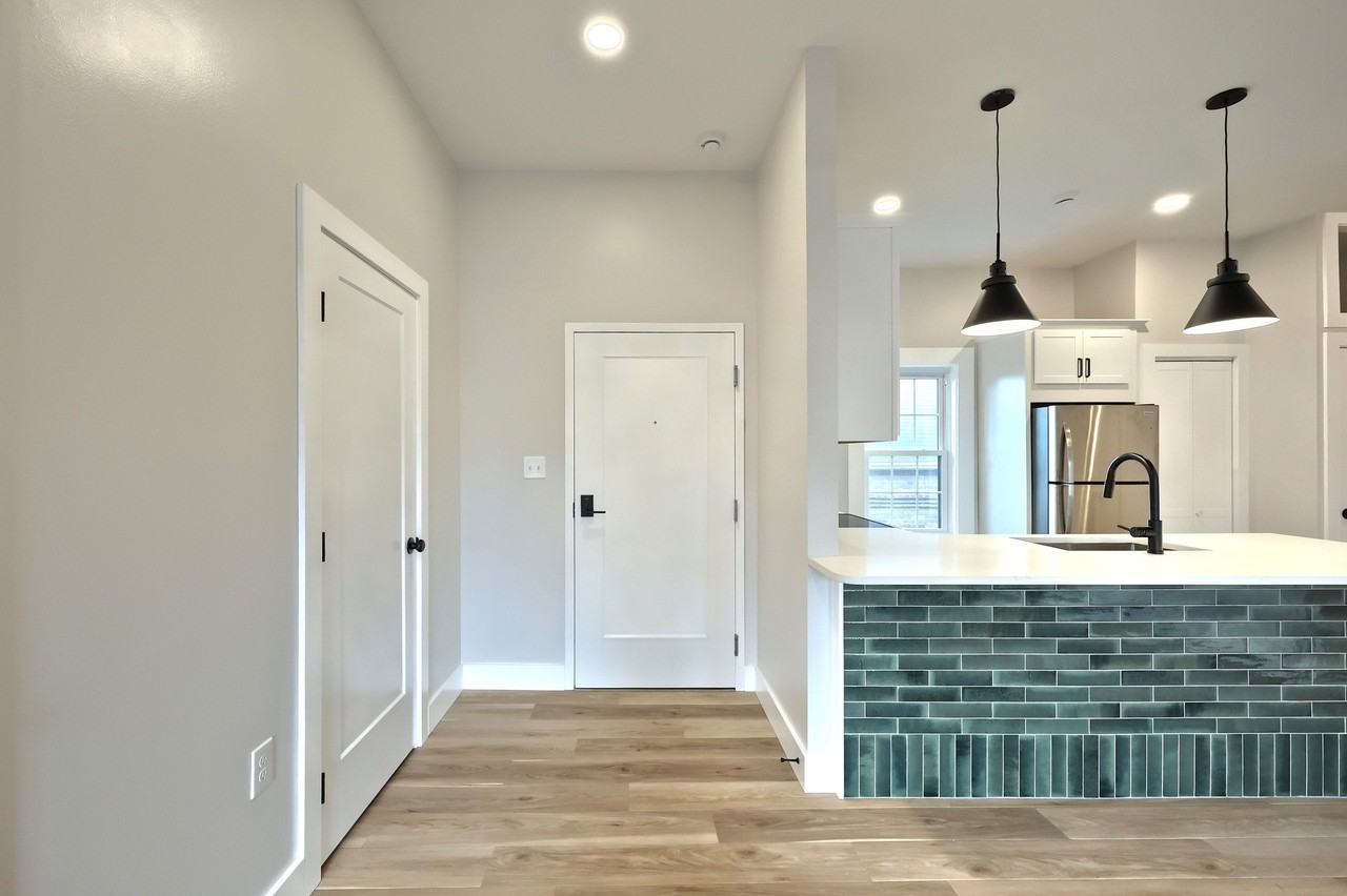 1111 N George St #3A - Photo 6 of 24