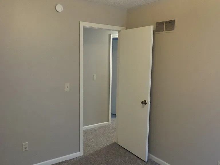 10721 N Walnut St - Photo 4 of 5