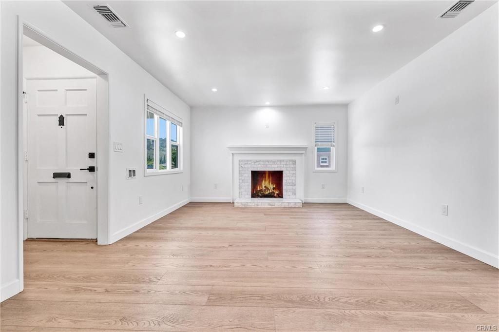 905 Arwin St - Photo 5 of 16
