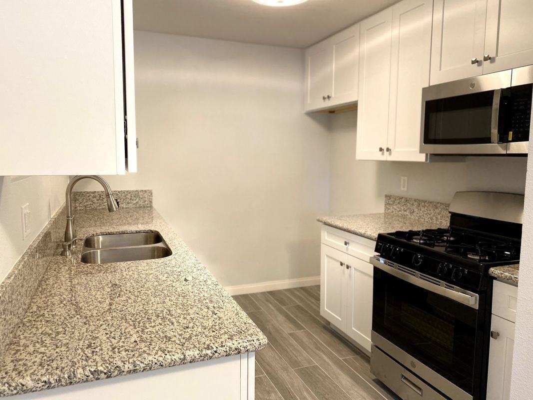 11555 Archwood St - Photo 2 of 13
