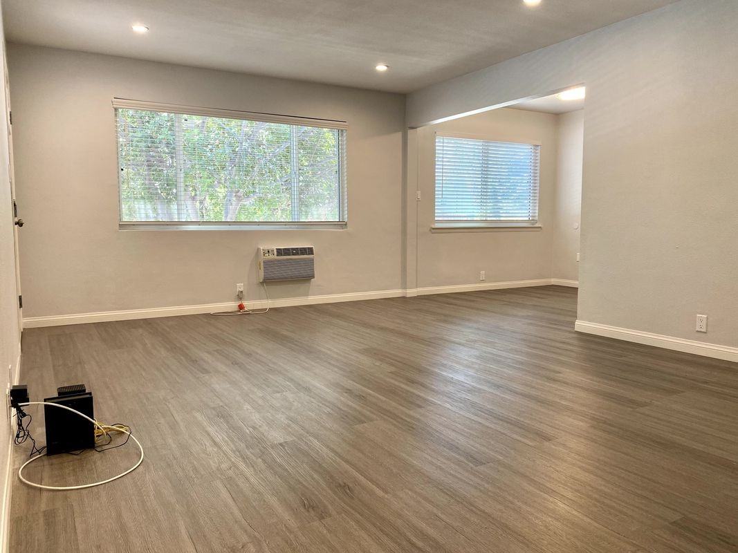 11555 Archwood St - Photo 5 of 13