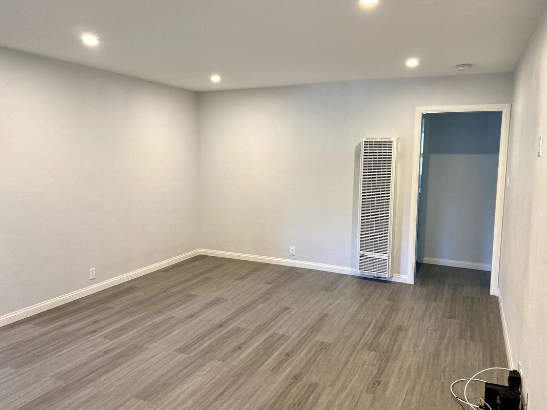 11555 Archwood St - Photo 7 of 13
