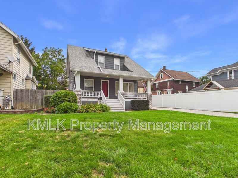 1707 7th St - Photo 2 of 37