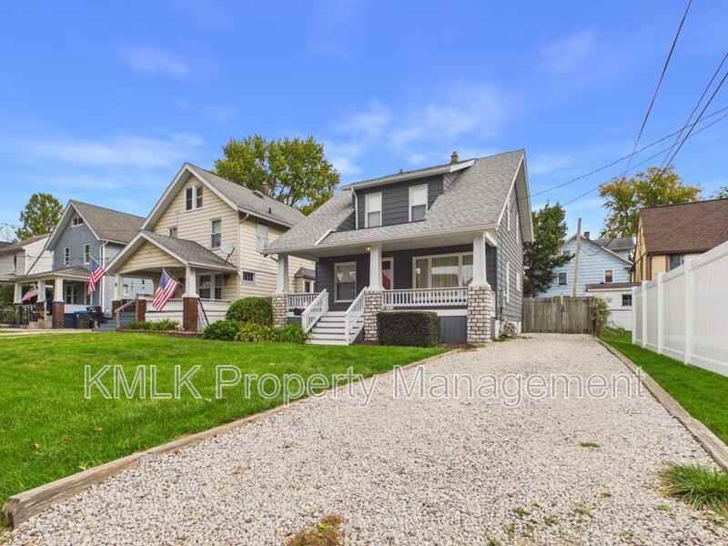 1707 7th St - Photo 3 of 37