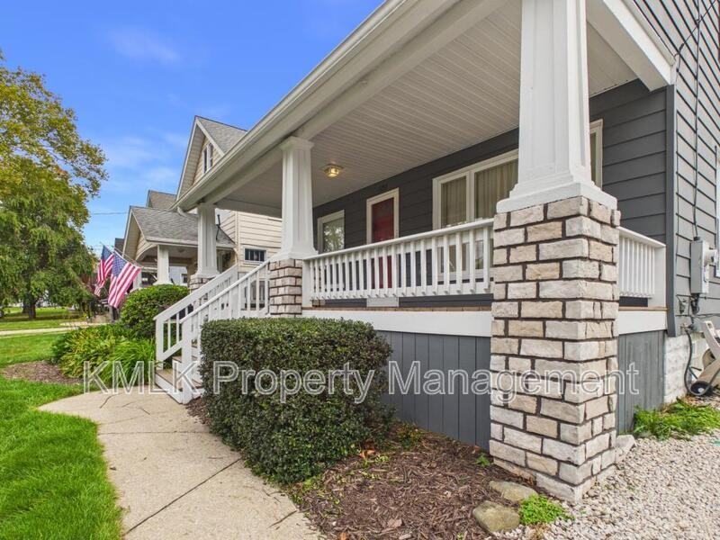 1707 7th St - Photo 4 of 37