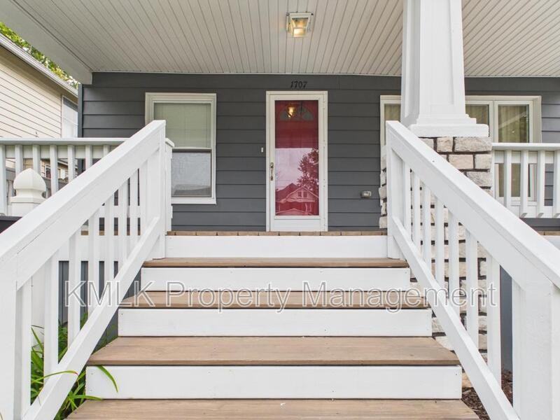 1707 7th St - Photo 5 of 37